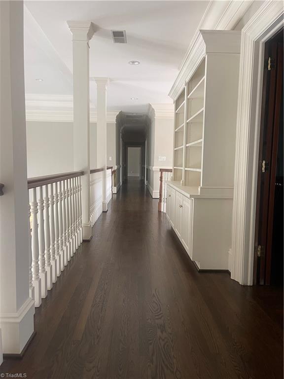 1 Clubview Court