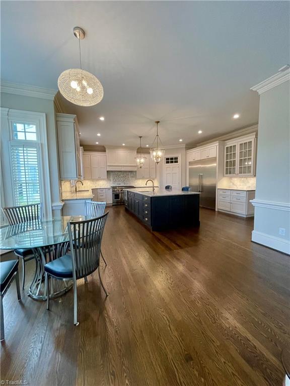 1 Clubview Court