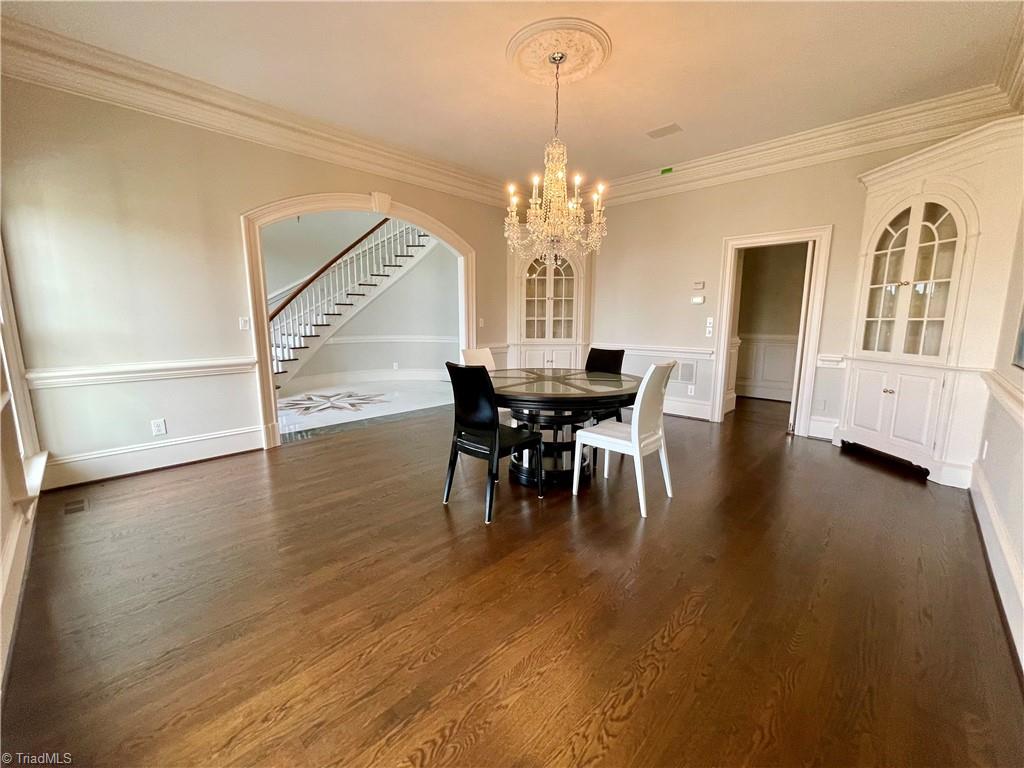1 Clubview Court