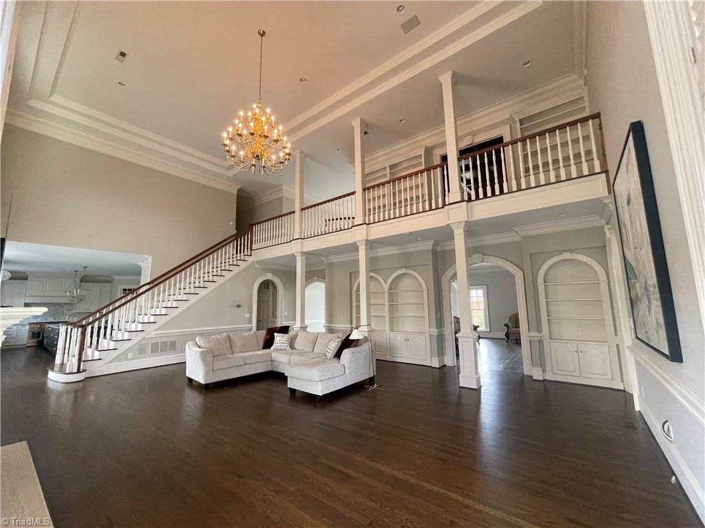 1 Clubview Court