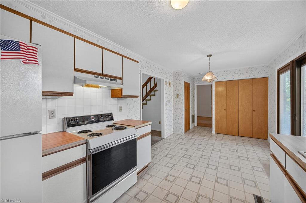 806 Crooked Run Road, Rural Hall