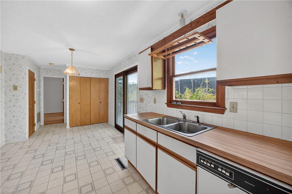 806 Crooked Run Road, Rural Hall