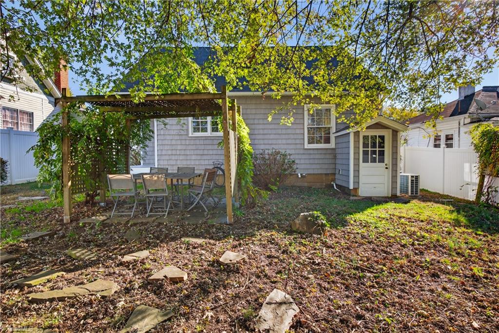 2124 Konnoak View Drive, Winston-Salem