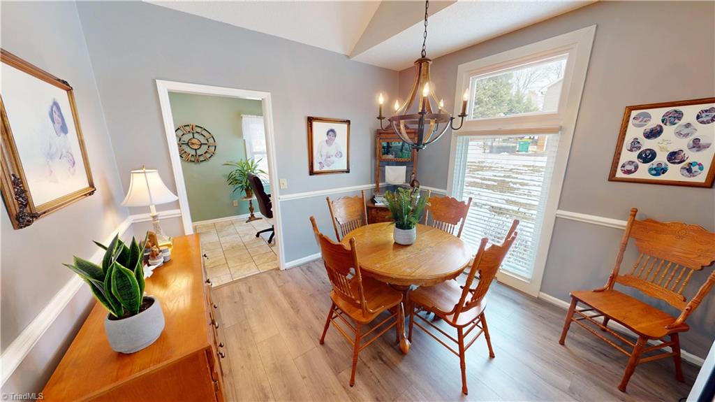 713 Old Barn Circle