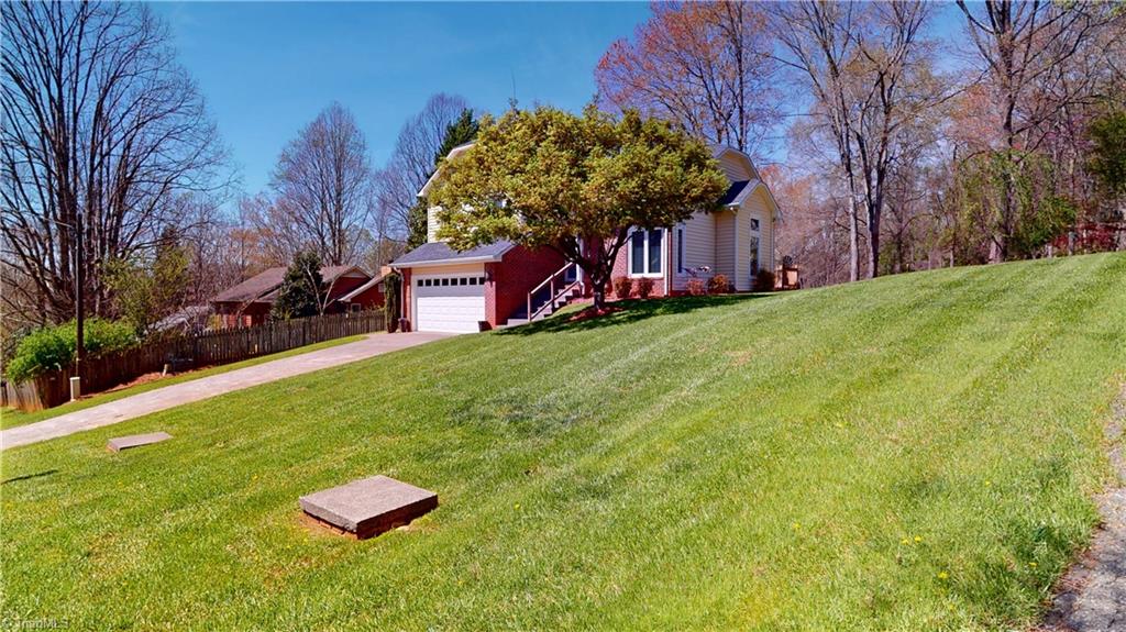 713 Old Barn Circle