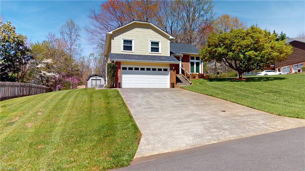 713 Old Barn Circle
