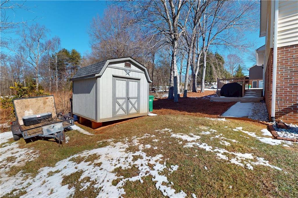 713 Old Barn Circle