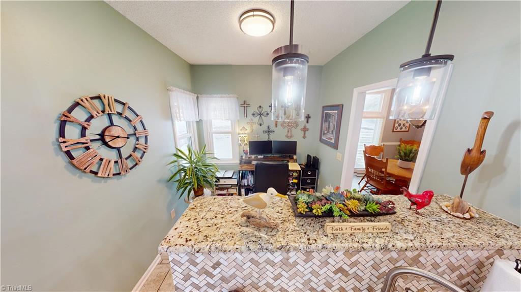 713 Old Barn Circle