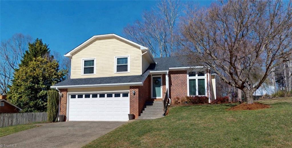 713 Old Barn Circle