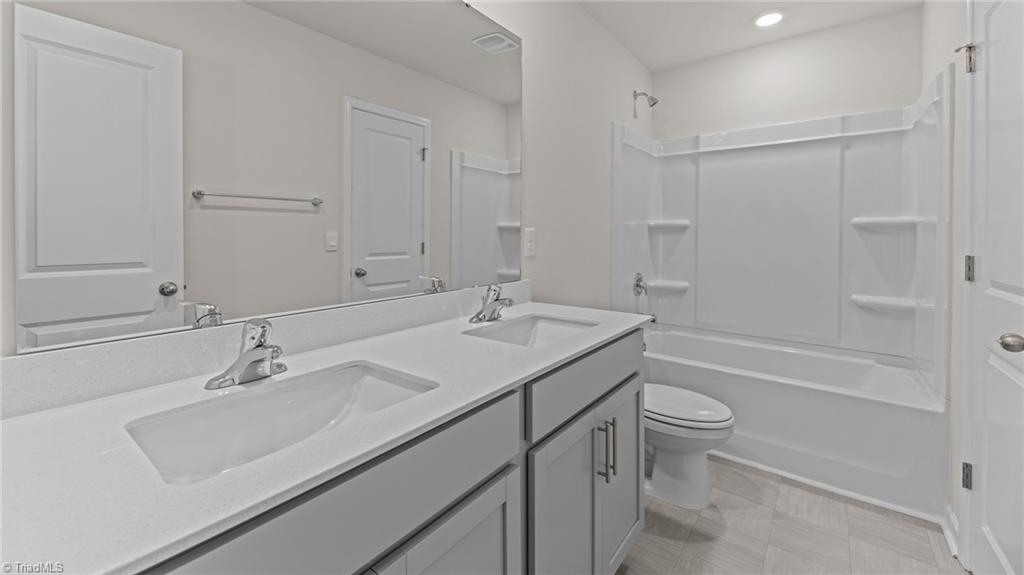 102 Lauder Trace