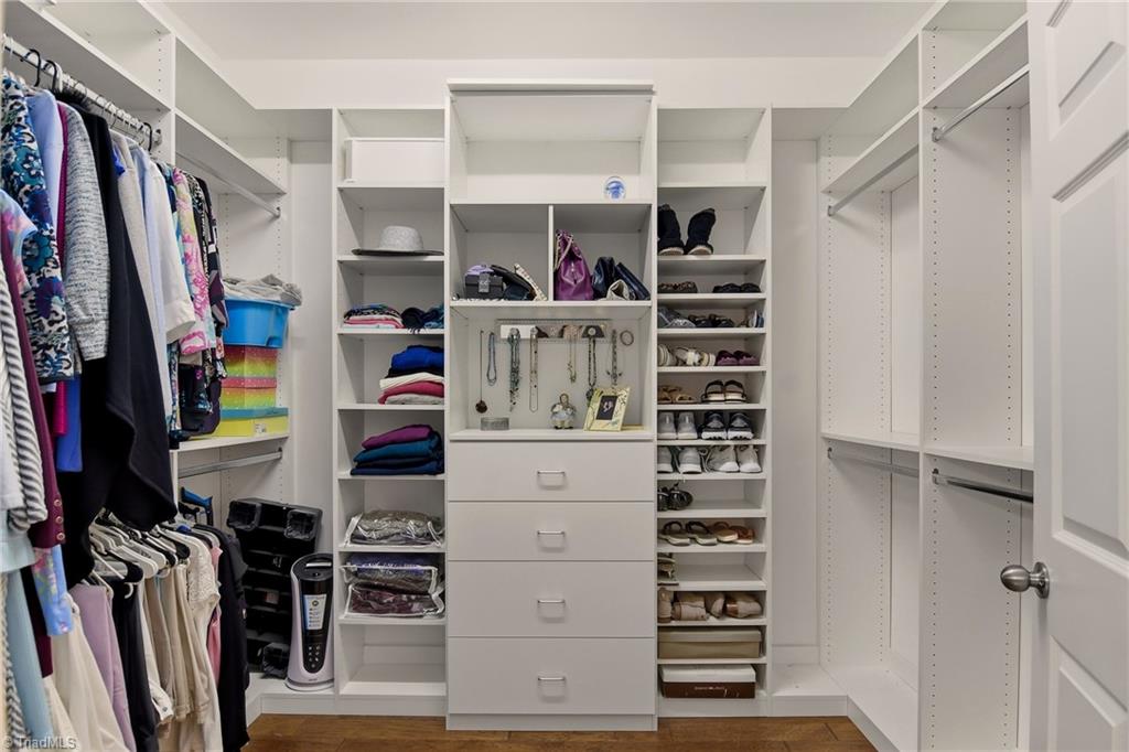 6279 Queens Gate Court