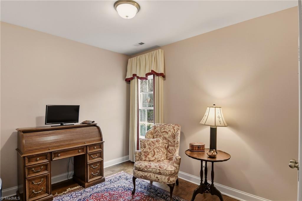 6279 Queens Gate Court