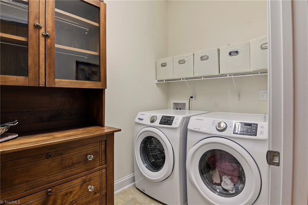 6279 Queens Gate Court