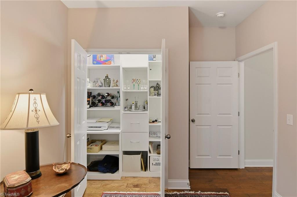 6279 Queens Gate Court