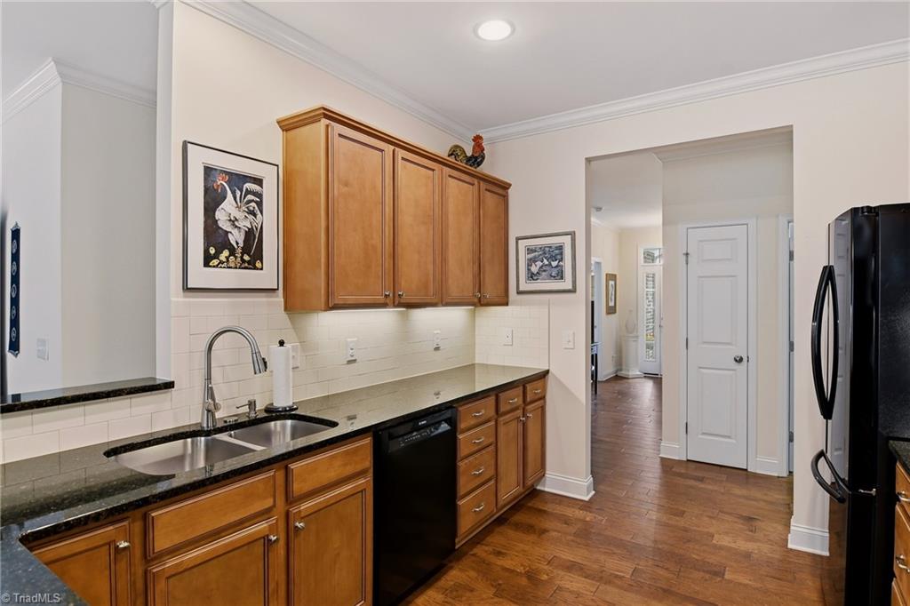 6279 Queens Gate Court