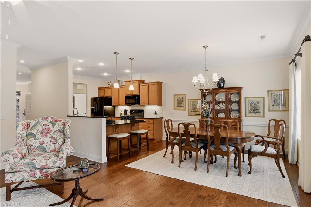 6279 Queens Gate Court