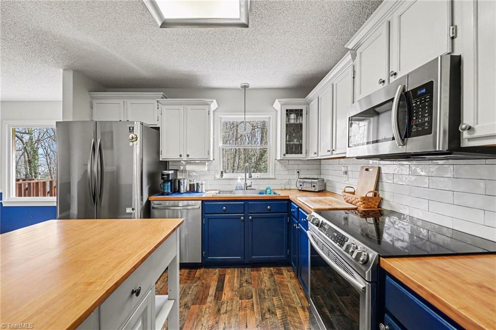 905 Smoke Tree Court