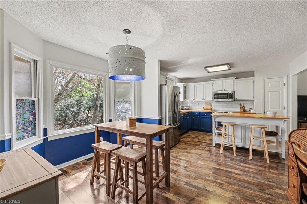 905 Smoke Tree Court