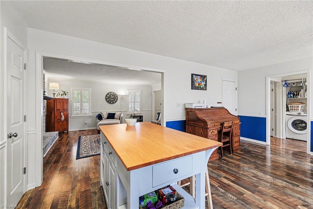905 Smoke Tree Court