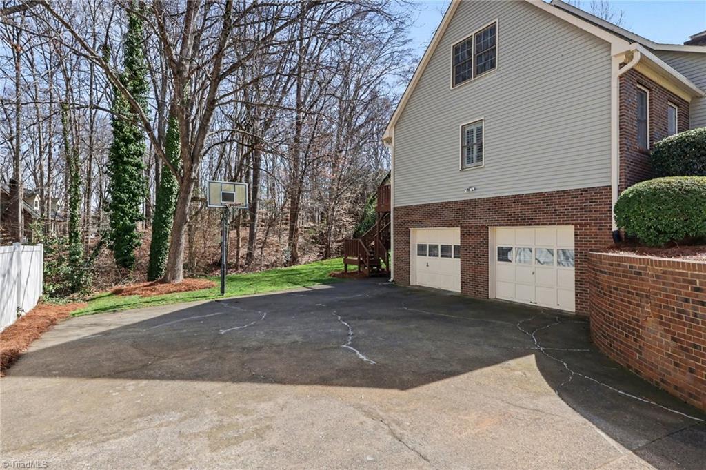905 Smoke Tree Court