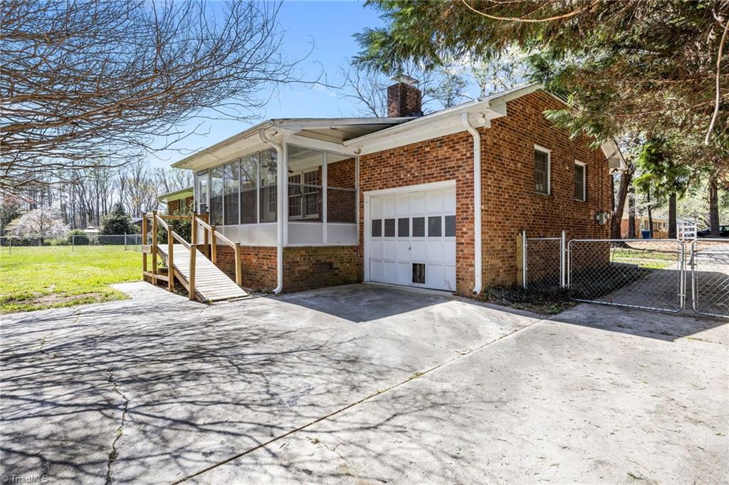 523 & 525 Carlann Valley Road, McLeansville