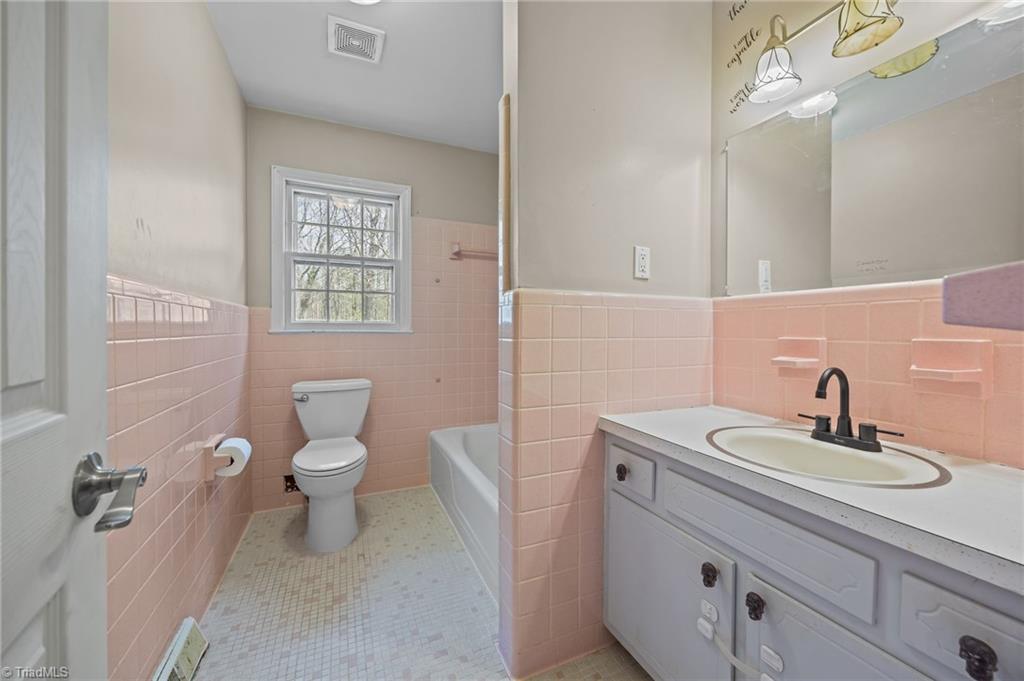 523 & 525 Carlann Valley Road, McLeansville
