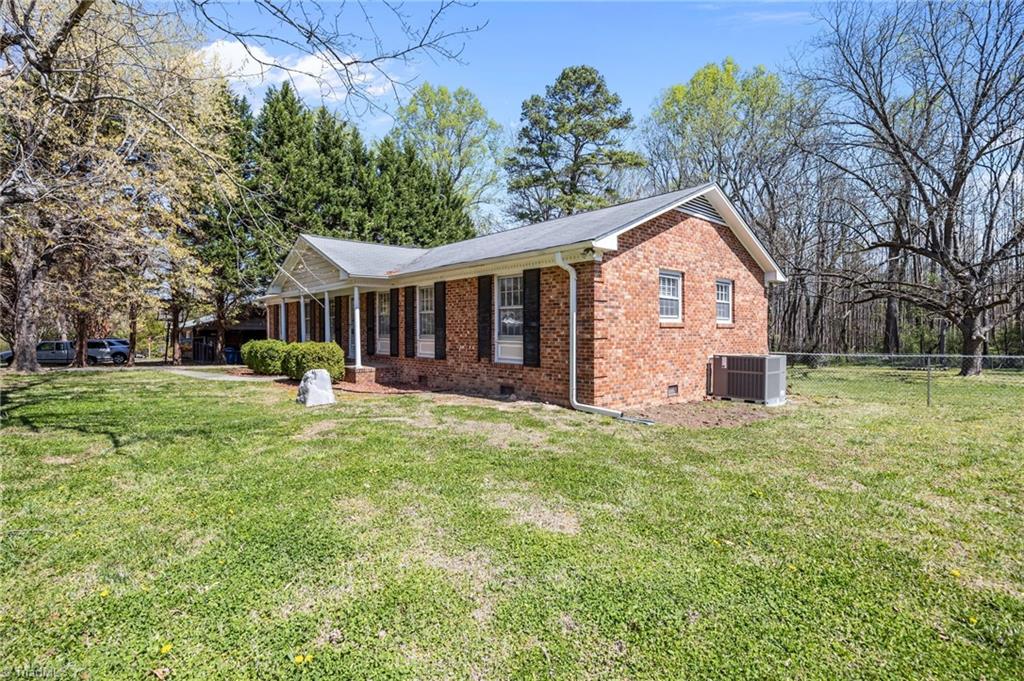 523 & 525 Carlann Valley Road, McLeansville