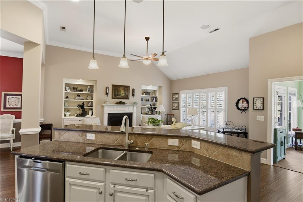 5587 Foxgate Circle, Winston-Salem