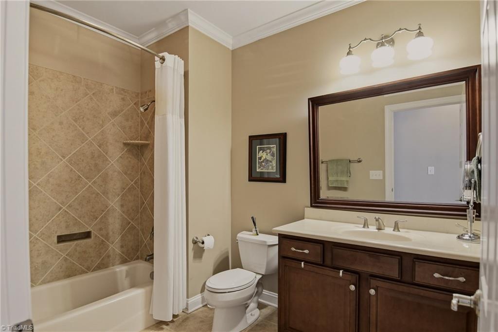 5587 Foxgate Circle, Winston-Salem