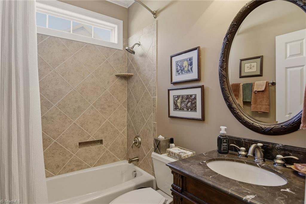 5587 Foxgate Circle, Winston-Salem