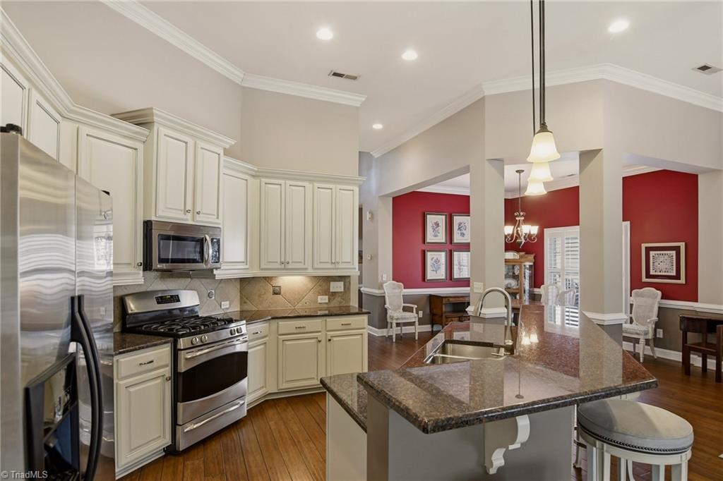 5587 Foxgate Circle, Winston-Salem