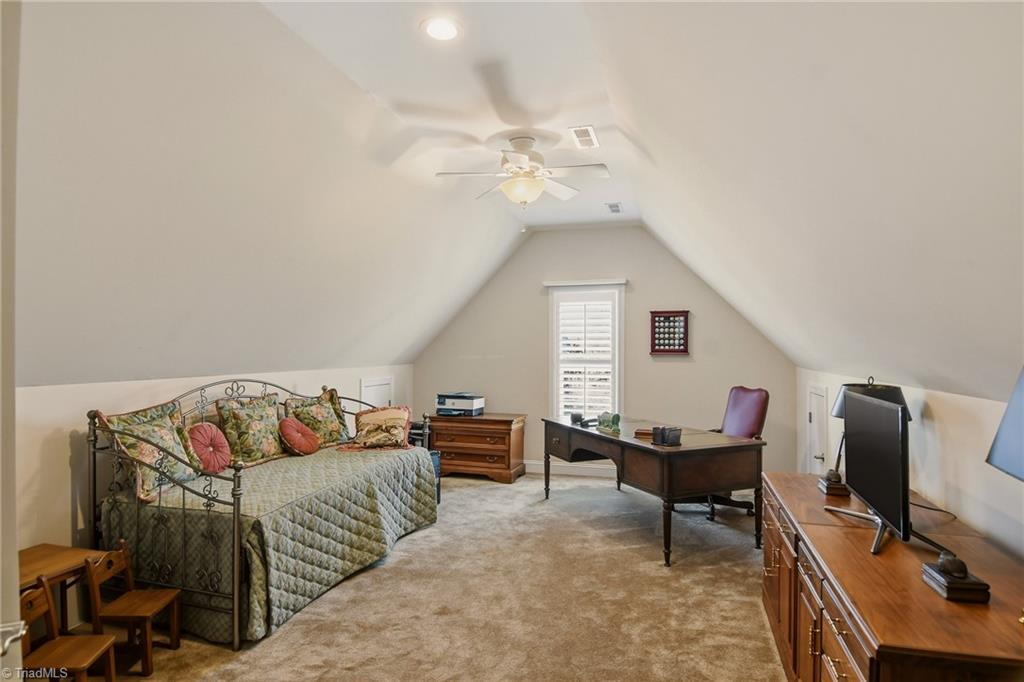 5587 Foxgate Circle, Winston-Salem