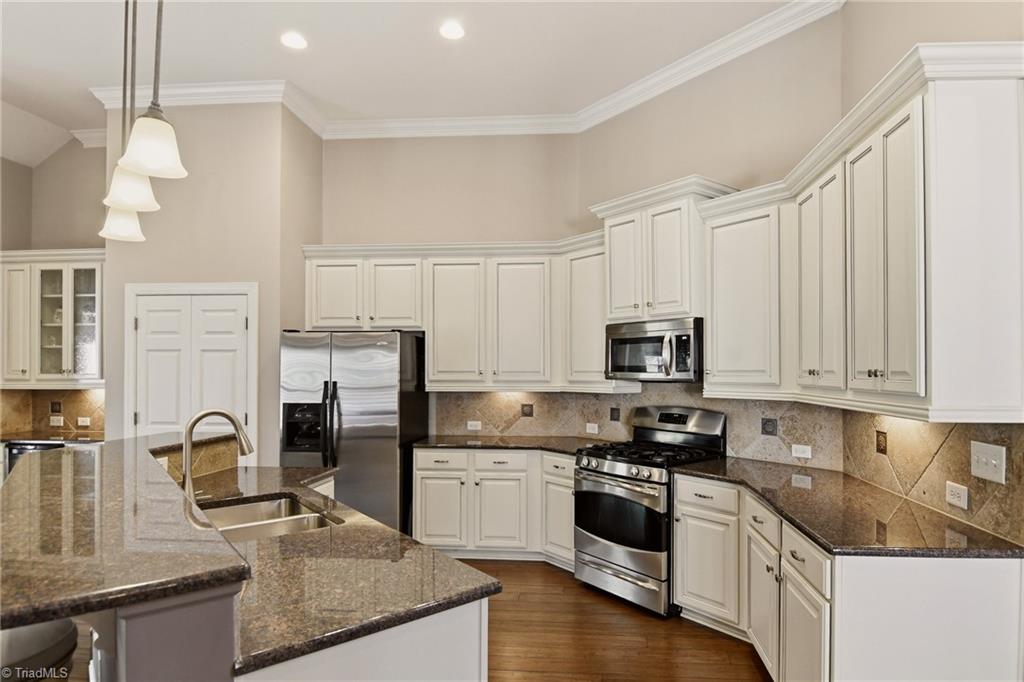5587 Foxgate Circle, Winston-Salem