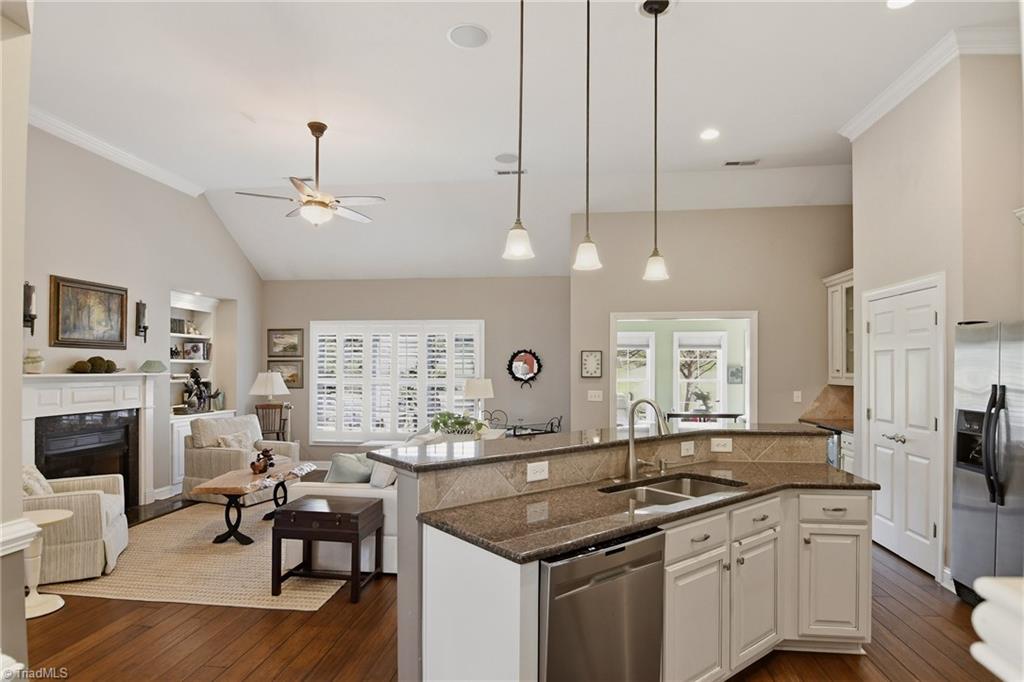 5587 Foxgate Circle, Winston-Salem