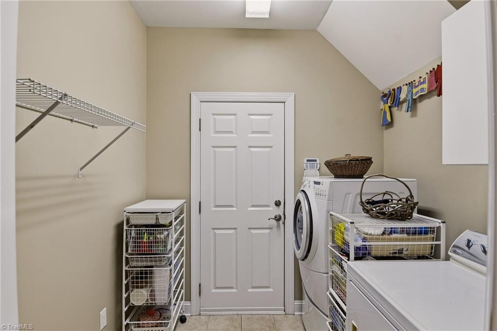 5587 Foxgate Circle, Winston-Salem
