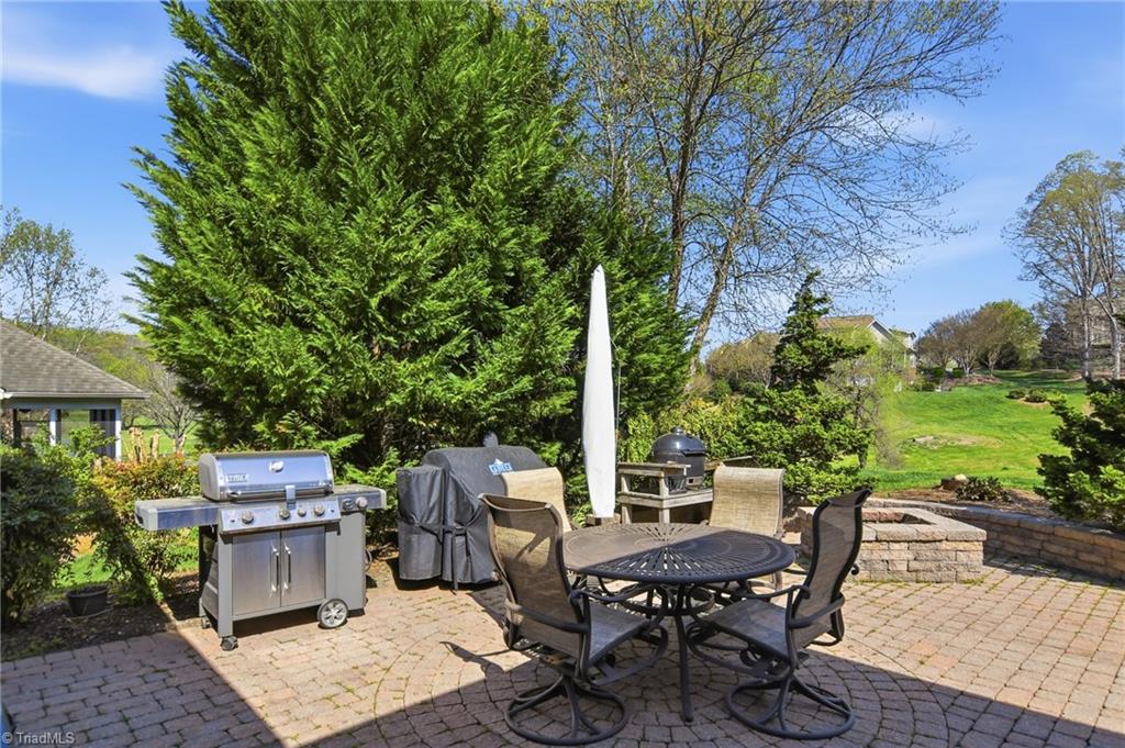 5587 Foxgate Circle, Winston-Salem