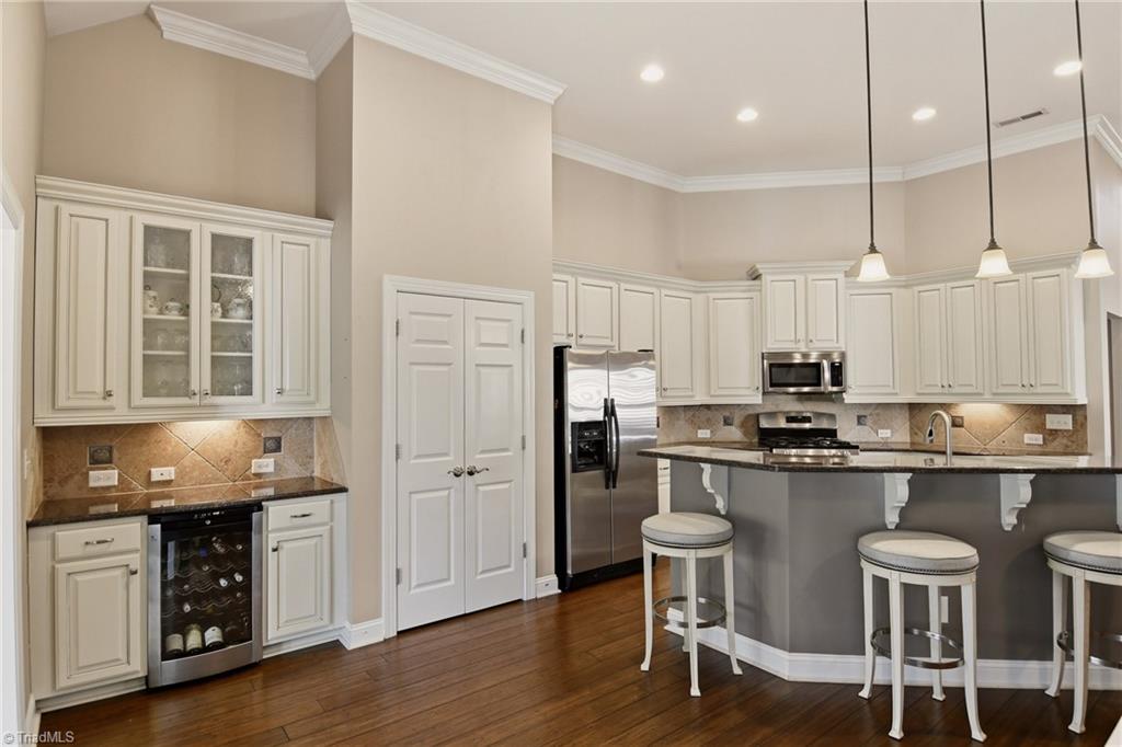 5587 Foxgate Circle, Winston-Salem