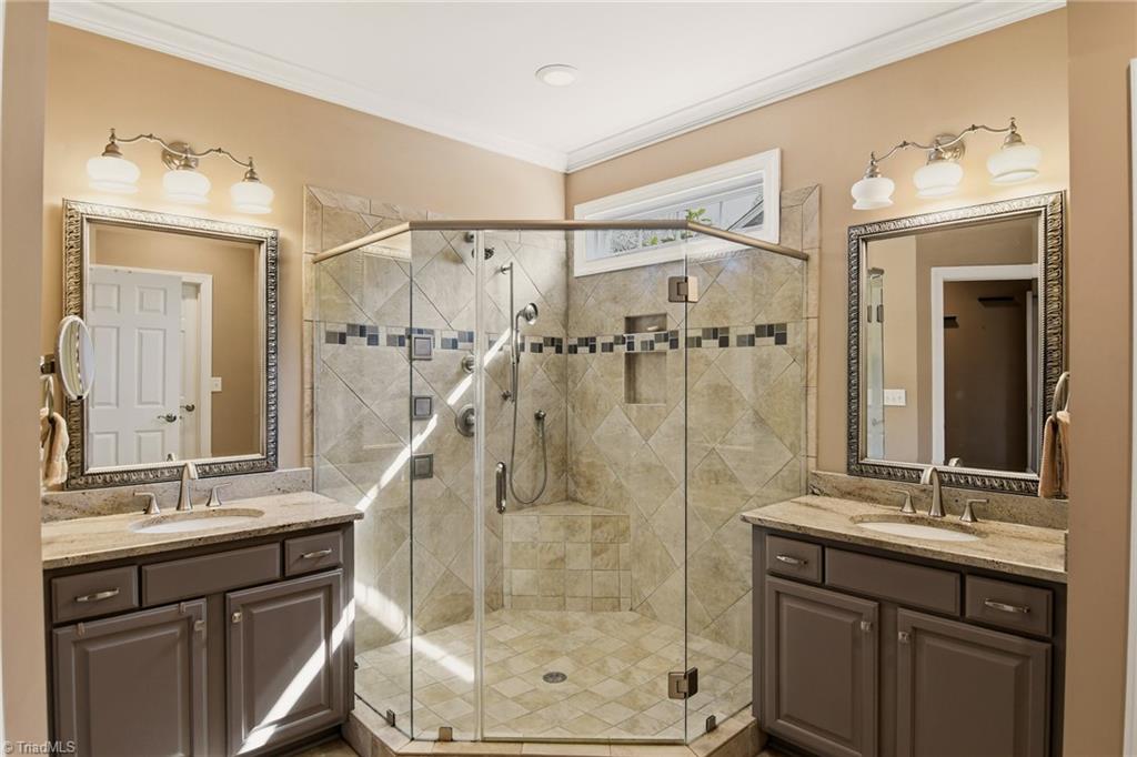 5587 Foxgate Circle, Winston-Salem