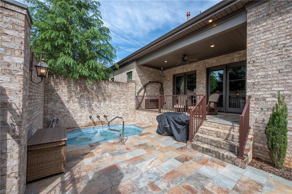 4090 Carriage Manor Cove, Winston-Salem