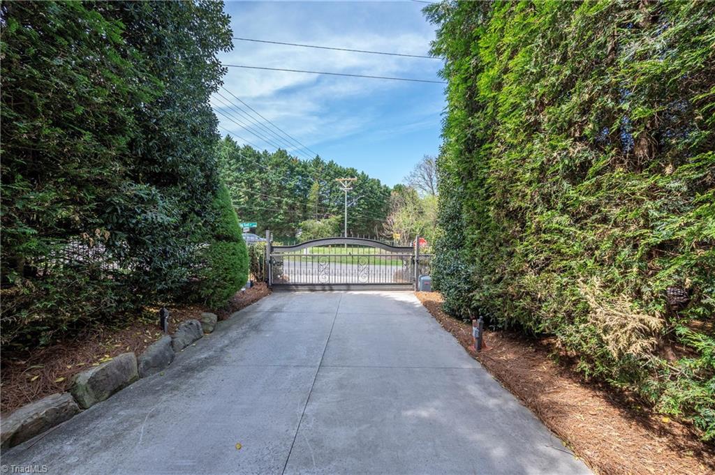 4090 Carriage Manor Cove, Winston-Salem