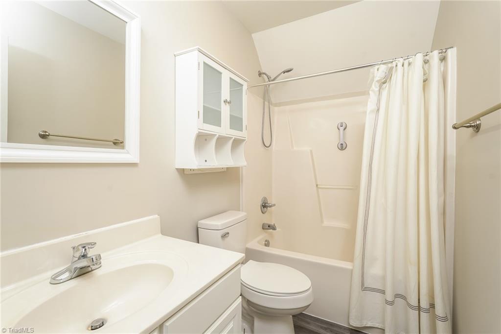 1884 Denise Lane, Winston-Salem