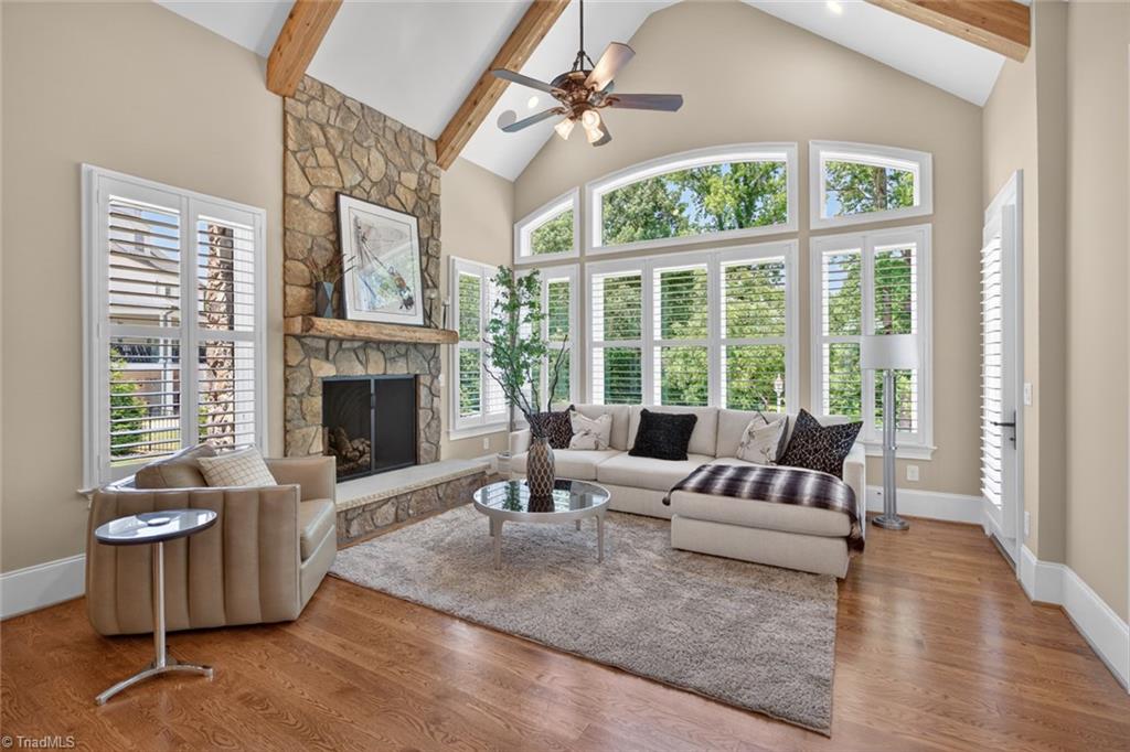 7955 Valleyview Drive