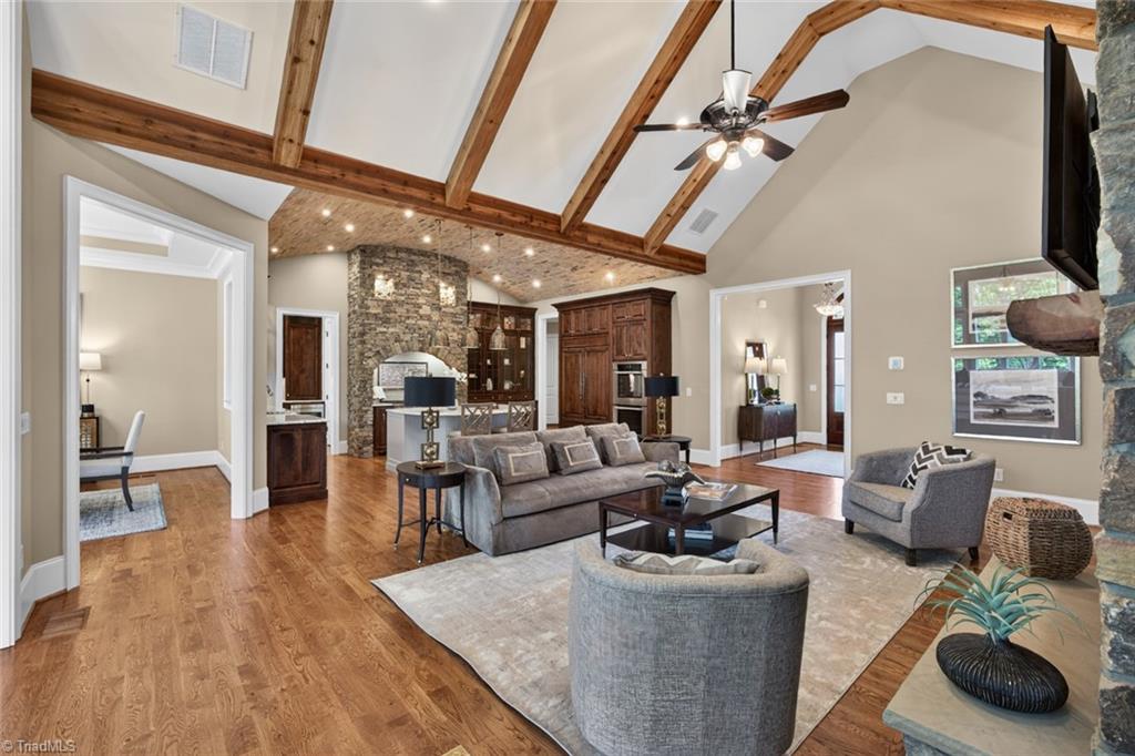 7955 Valleyview Drive