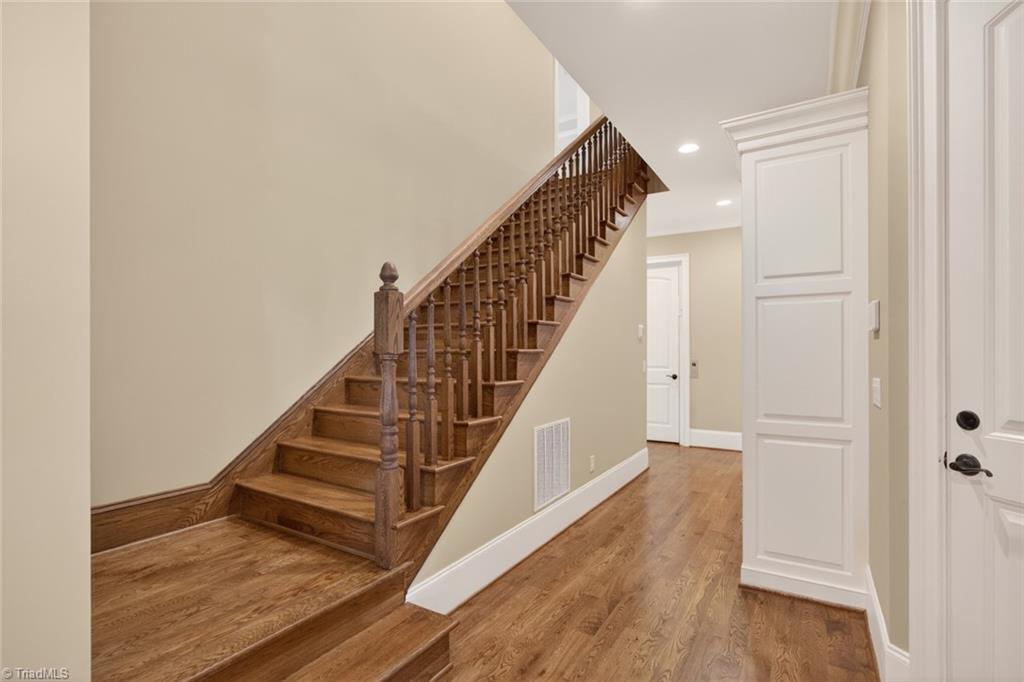7955 Valleyview Drive