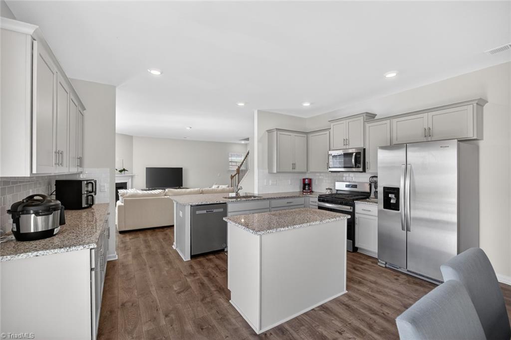 3208 Highlander Point