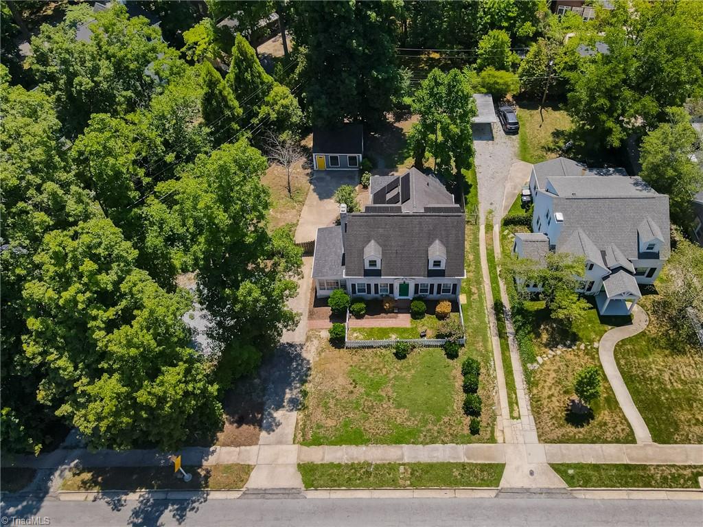 2209 W Friendly Avenue