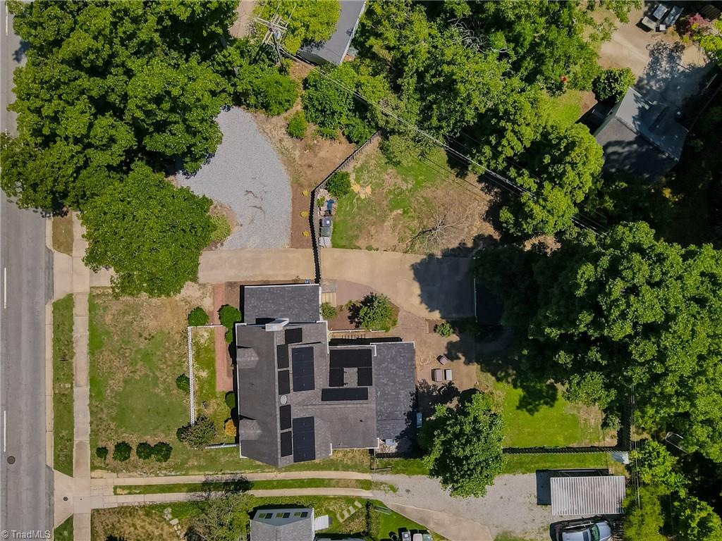 2209 W Friendly Avenue