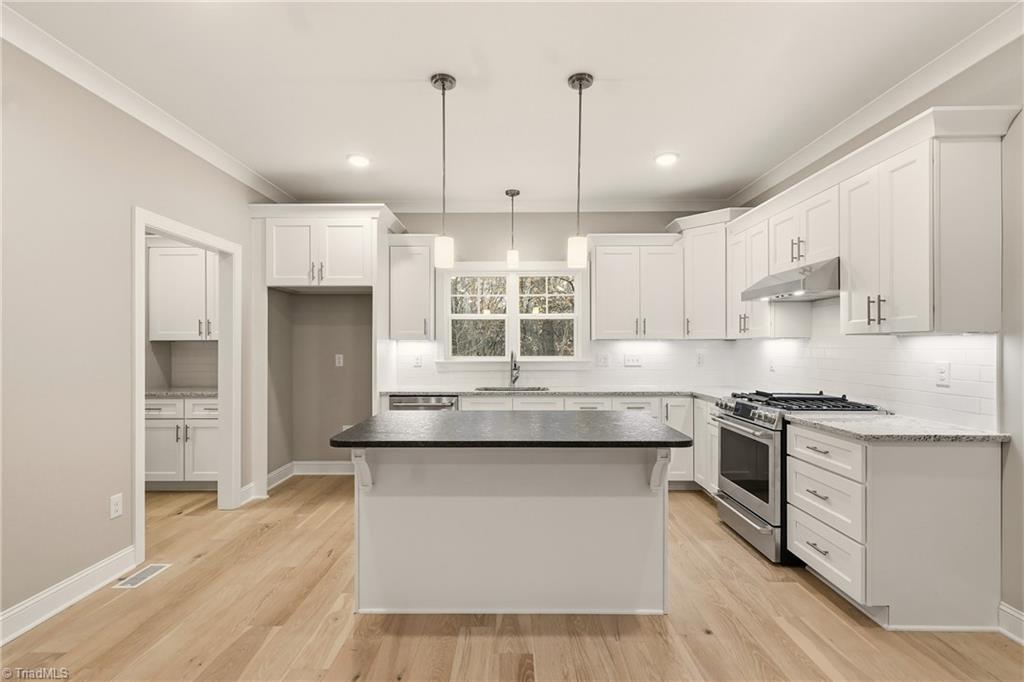 3961 Rookwood Lane, Winston-Salem