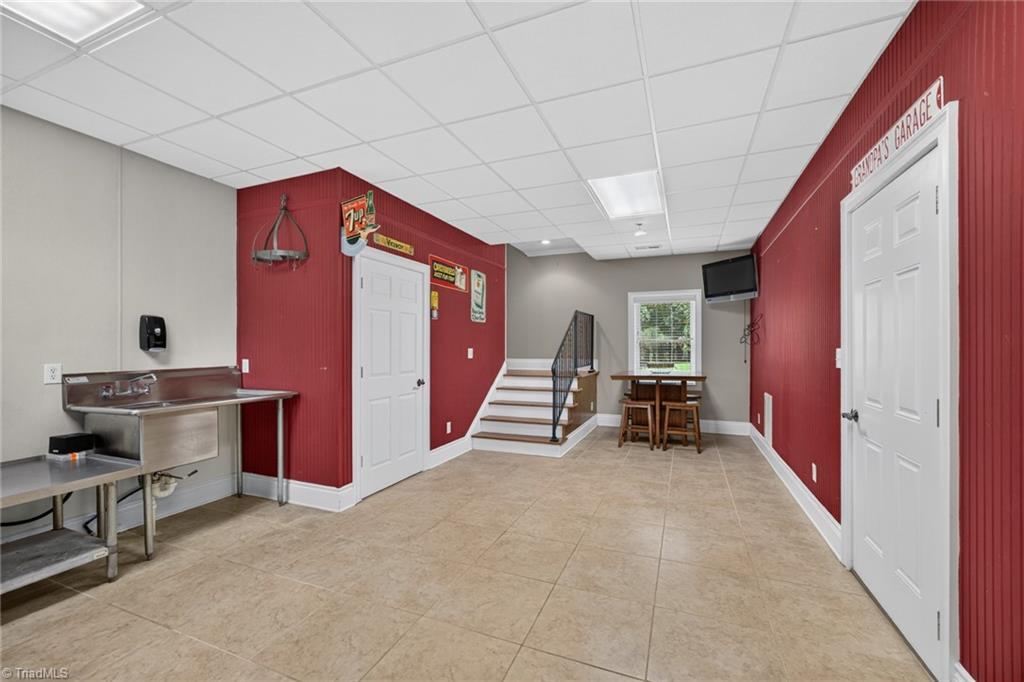323 Nurse Road
