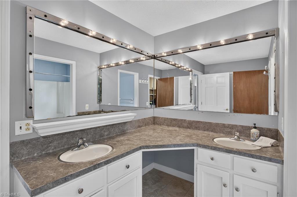 323 Nurse Road